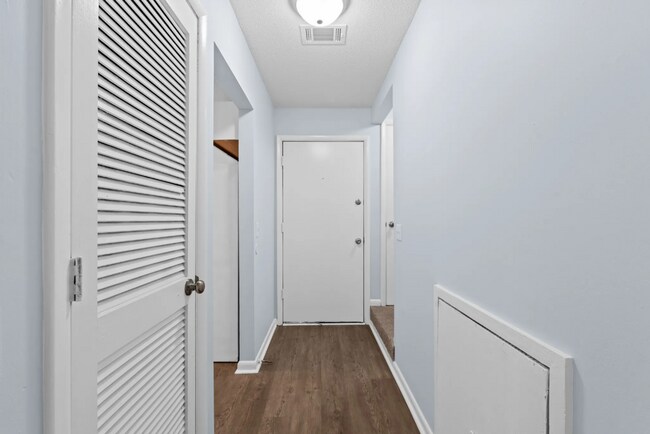 Building Photo - Dogwood Apartments