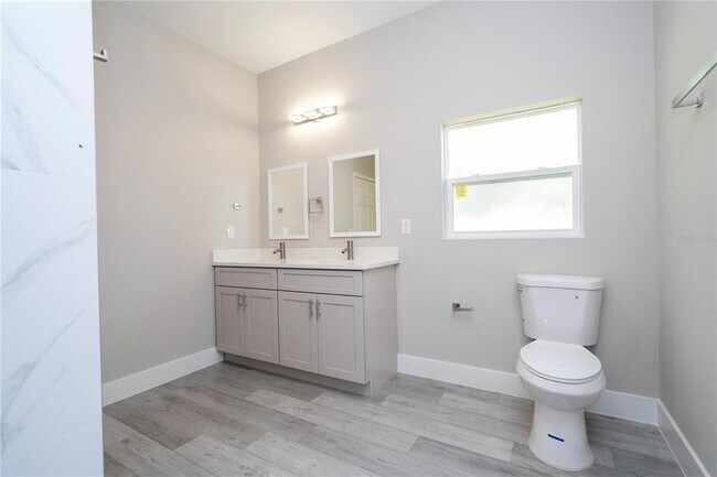 Building Photo - 7916 Granada Rd