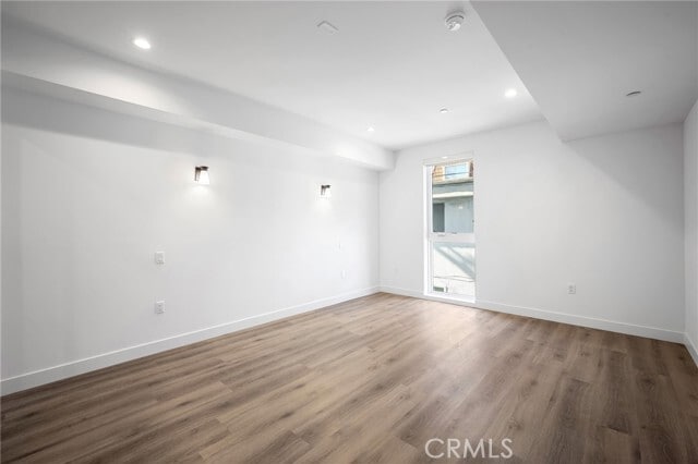 Building Photo - 10657 Moorpark St