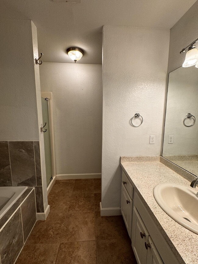 Building Photo - 659 Frances Dr