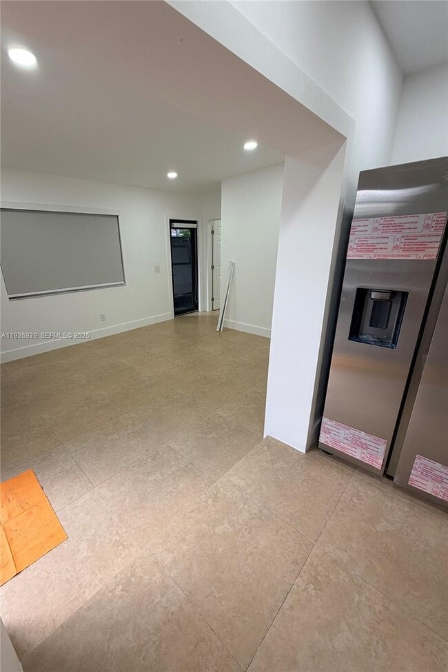 Building Photo - 1526 SW 65th Ave