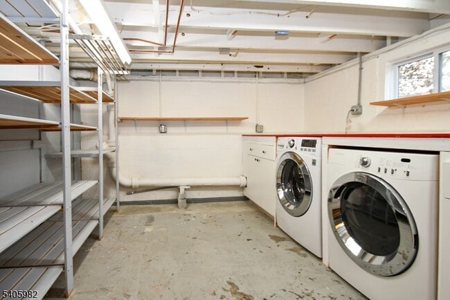 Building Photo - 133 Pine Grove Ave