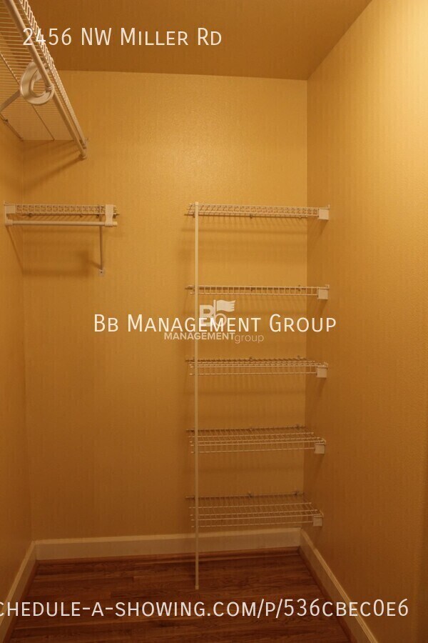 Building Photo - Light & Bright Forest Heights Home- Hardwo...