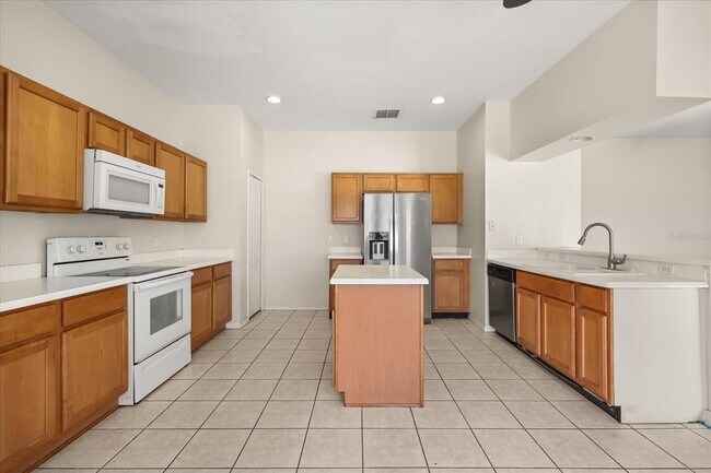 Building Photo - 628 Henley Cir