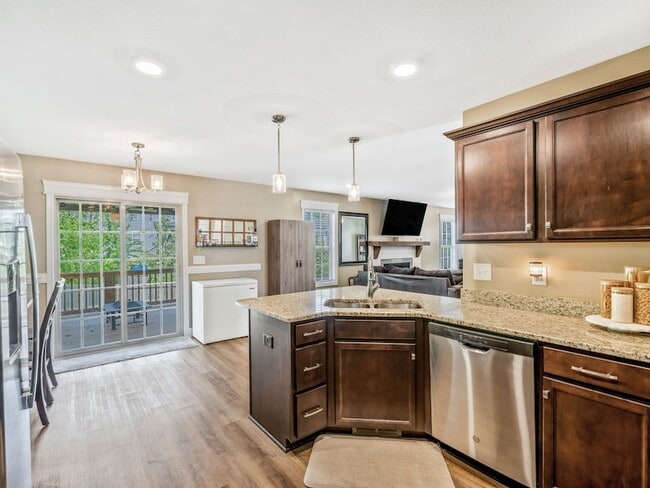 Building Photo - 543 Woodtrace Dr