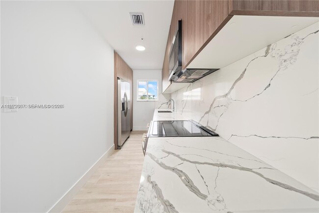 Building Photo - 32 NW 14th Ave