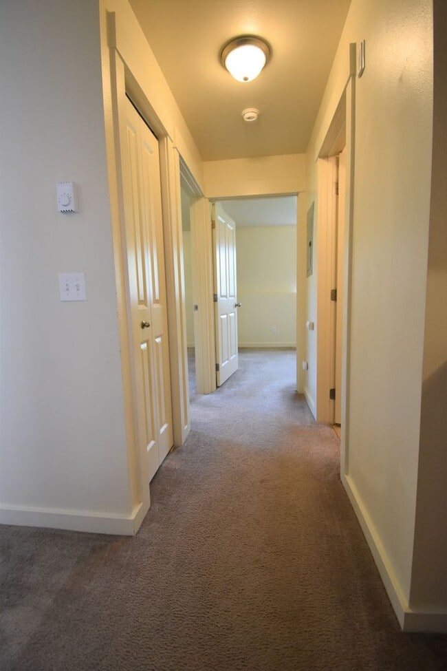 Building Photo - 807 W Villard St