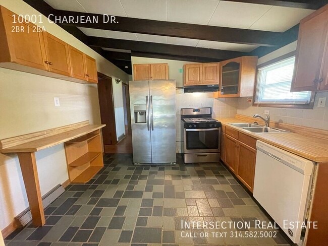 Building Photo - 10001 Charjean Dr
