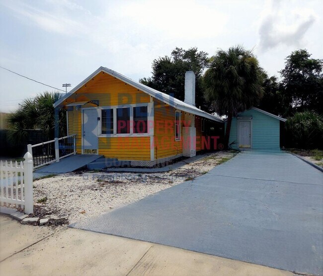 Building Photo - 1415 10th St W