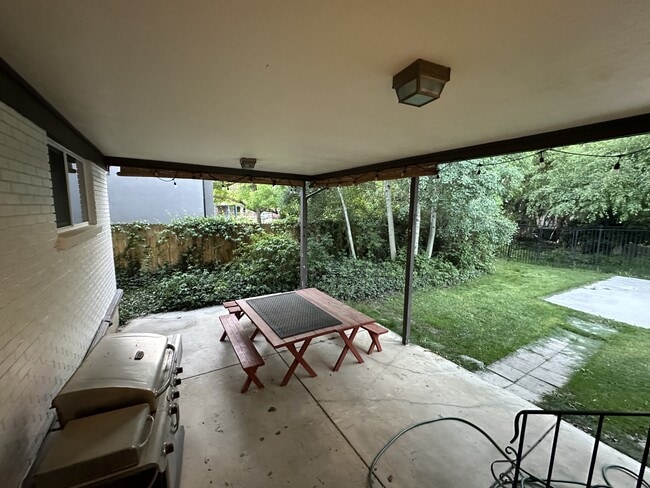 Building Photo - 2129 Creek Way