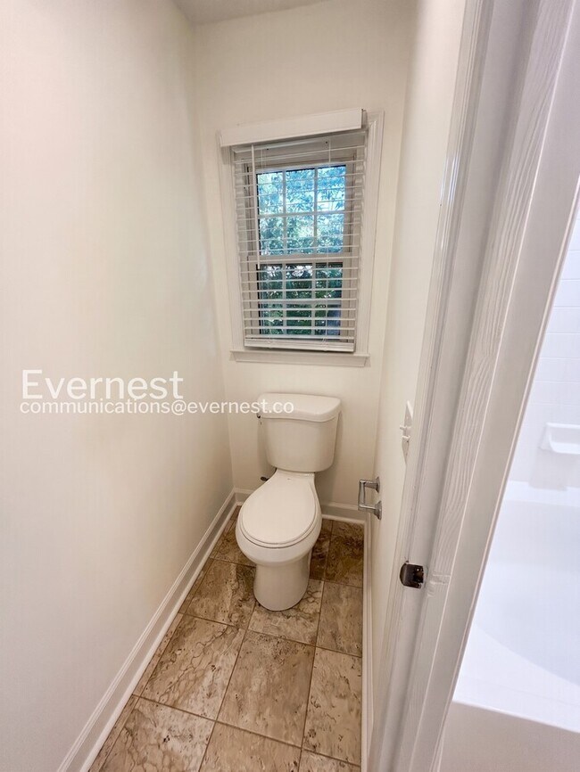 Building Photo - 3312 Northbrook Dr