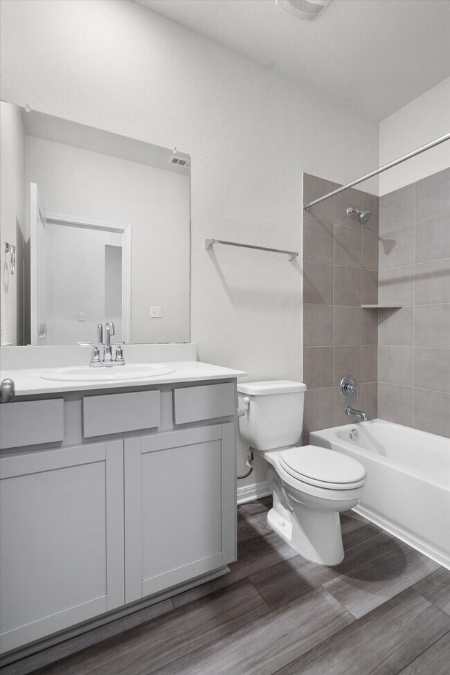 Building Photo - Huge 5-Bedroom Home for Lease in South Austin