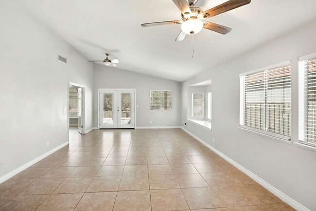 Building Photo - 3 Bed, 2 Bath Single Story West Vegas Beauty