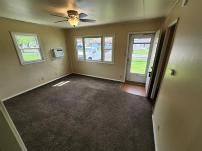 Building Photo - 1088 Eastview Dr