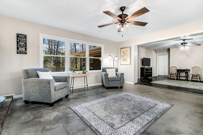 Building Photo - Very Private 3-Bedroom Home with Huge Yard...
