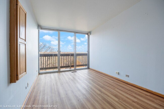 Building Photo - 5600 Hillcrest Ln