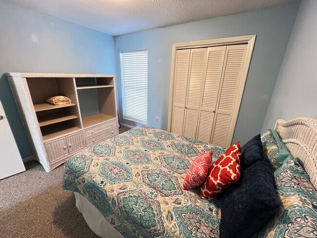 Building Photo - Furnished NMB Three-Bedroom Townhome is less than one mile from the Beach! Available Now!