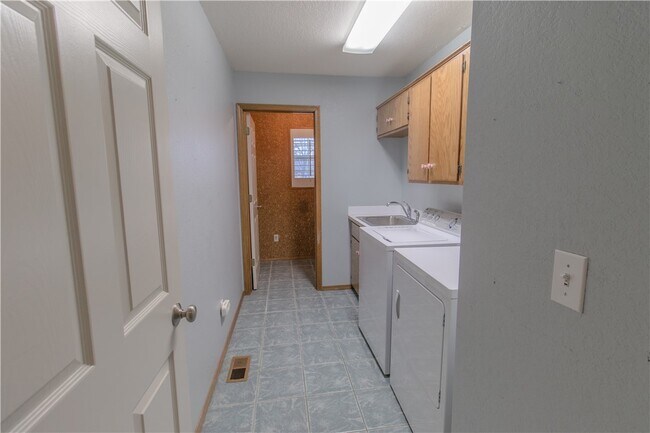 Building Photo - 903 Red Fox Cir