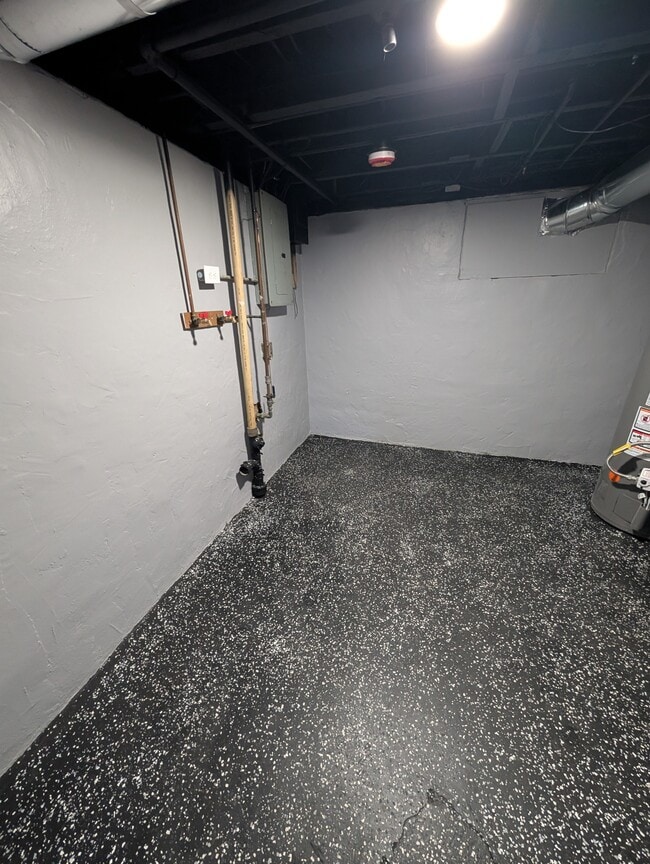 Building Photo - 621 SW Oakley Ave