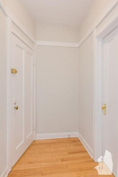 Building Photo - 1916 W Winona St