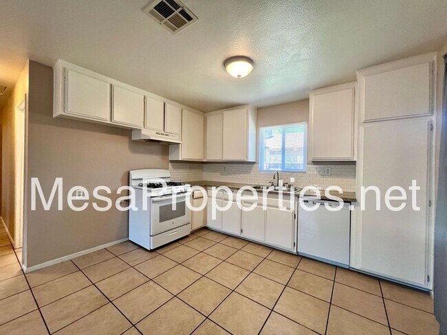 Building Photo - 21460 Laguna Rd