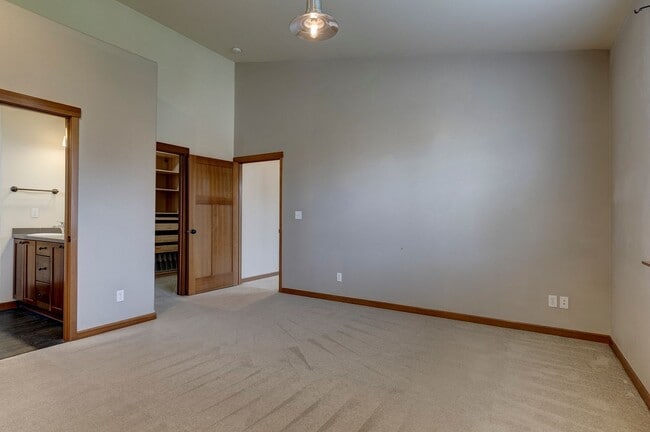 Building Photo - Spacious 3 Bedroom Plus Office with AC, Gas Fireplace and Fenced Backyard