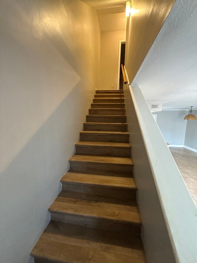 Building Photo - For Rent! Beautiful 2BA/1.5BR Townhome in Gulf Highlands!
