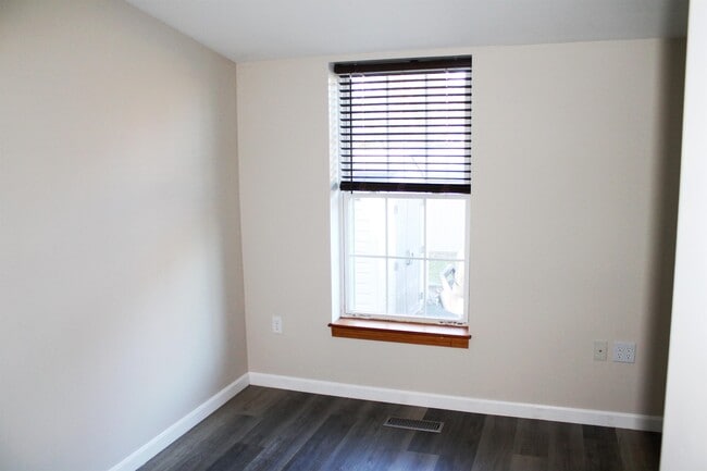 Building Photo - 57 S Mast St