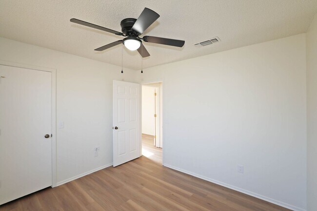 Building Photo - 3 bedroom rental in Ridgecrest!
