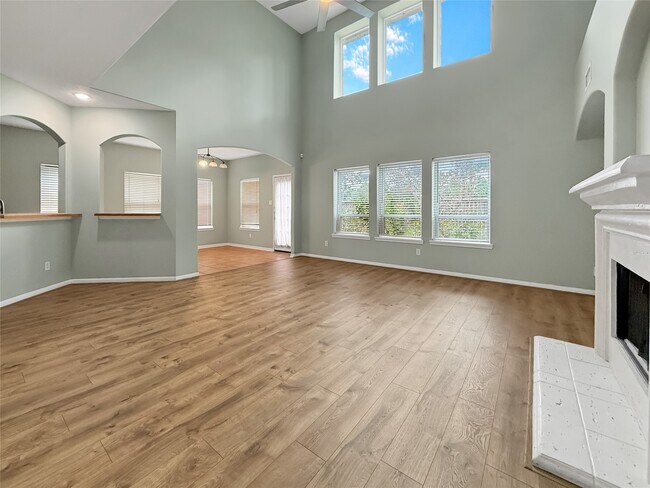 Building Photo - 9222 Memorial Grove Dr