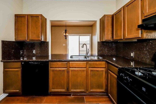 Building Photo - 2445 Monarch Dr