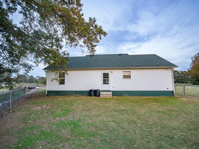 Building Photo - 3 bedroom home in Ardmore!