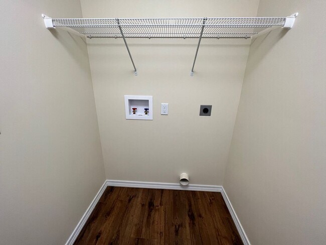 Building Photo - 192 Oak Hl Holw