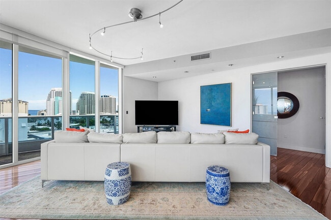 Building Photo - 715 Bayshore Dr