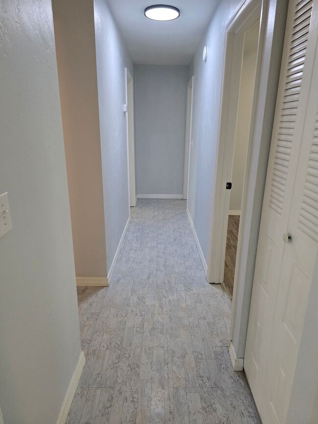 Building Photo - Charming 3/1/1 in Dunnellon!!!