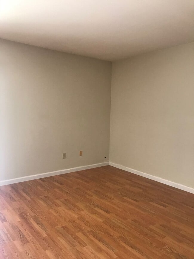 Building Photo - Sutter Creek Duplex