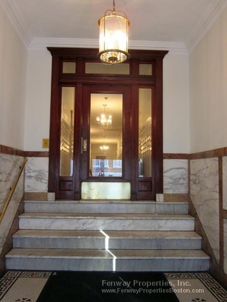 Building Photo - 31 Queensberry St