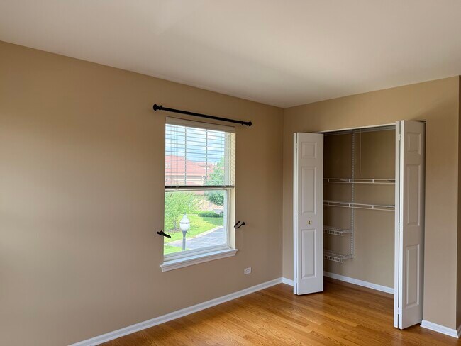 Building Photo - 1873 Crenshaw Cir