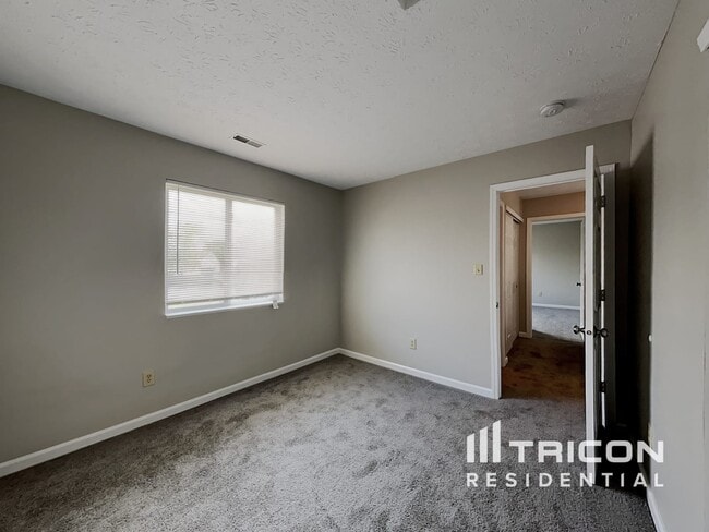 Building Photo - 2429 Grand Fir Dr