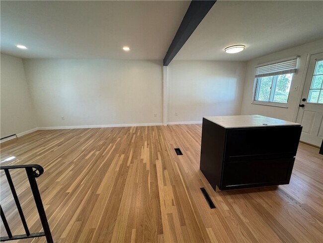 Building Photo - 111 Treeview Dr