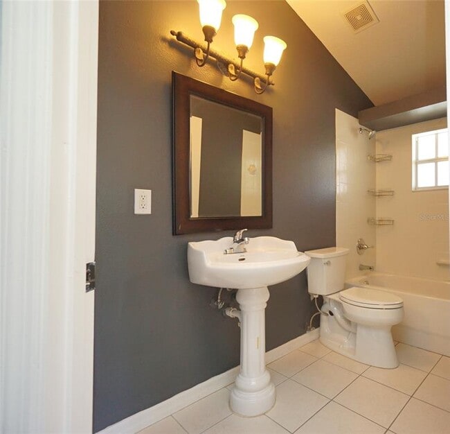 Building Photo - 2416 E Ida St