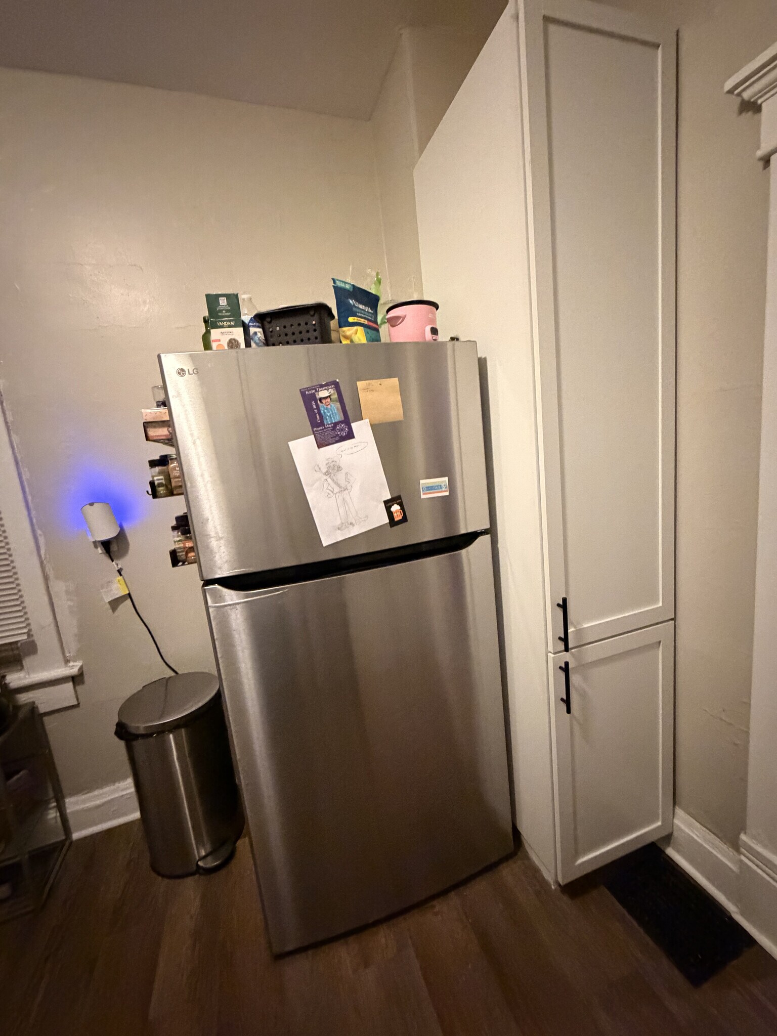 Building Photo - 172 W 8th Ave