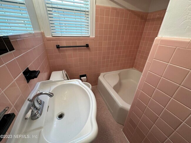 Building Photo - 1261 Belmont Terrace