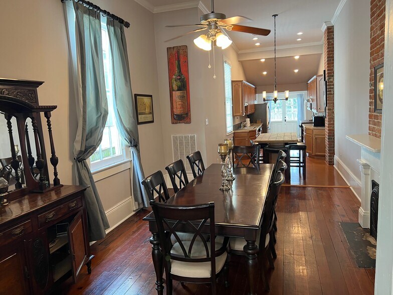 Building Photo - 2904 Annunciation St