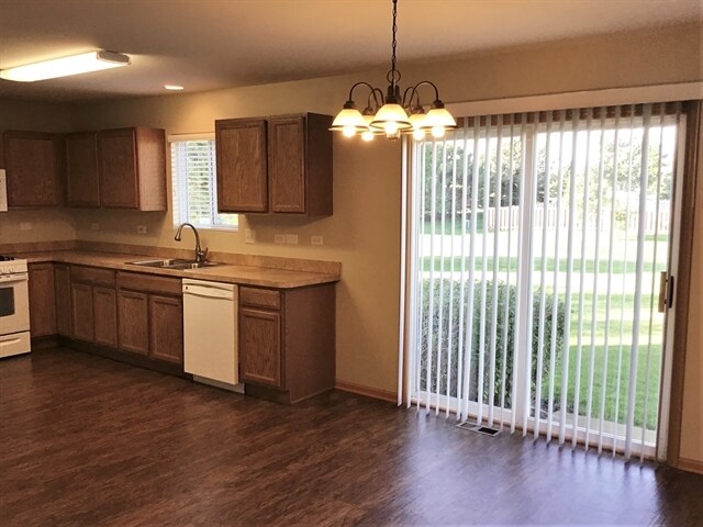 Building Photo - 818 Glen Cove Ln