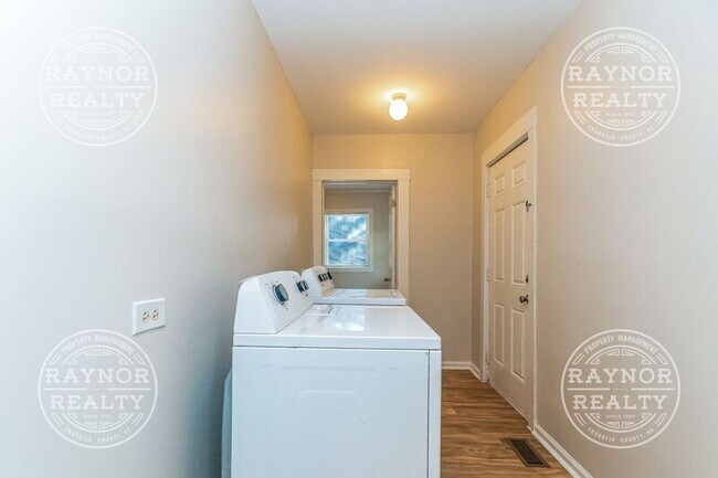 Building Photo - 117 S Briggs Ave