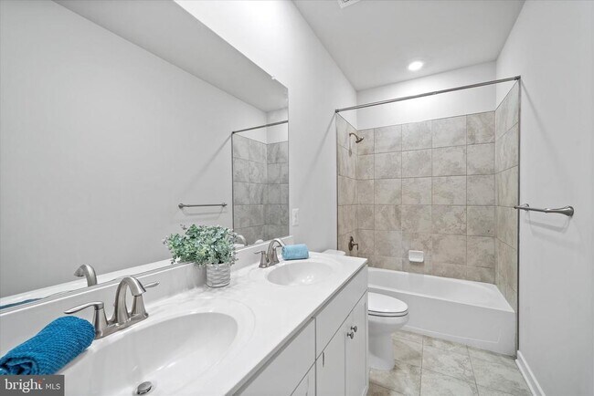 Building Photo - 2093 Whithorn Hl