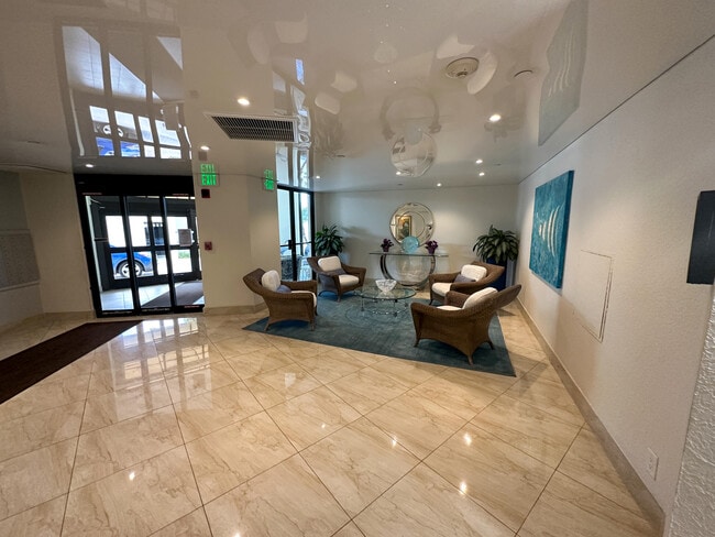 Building Photo - 5420 N Ocean Dr