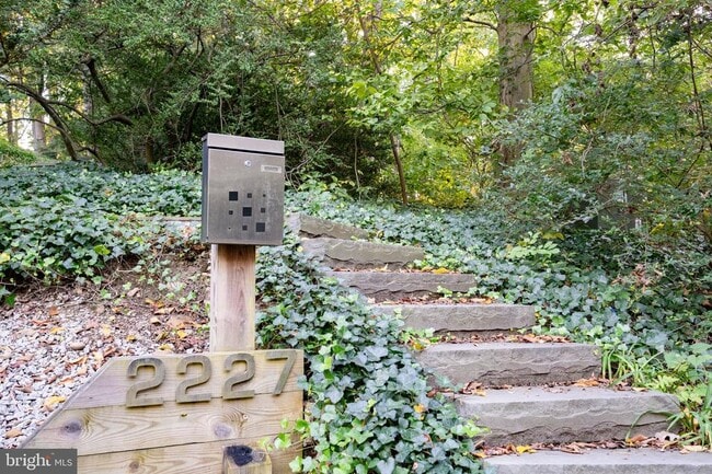 Building Photo - 2227 Glasgow Rd