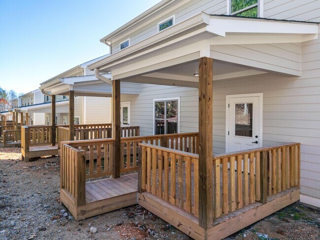Building Photo - 387 Hungry Hollow Rd SE